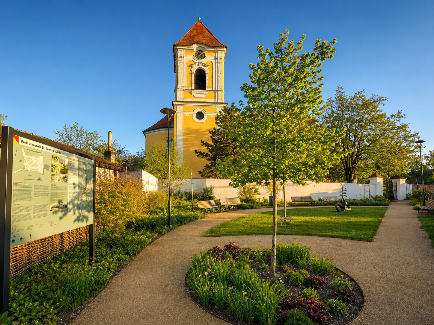 Park u kostela v Bystřici